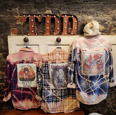 Two Doors Down Boutique - Fulton | Clothing & Apparel | Logo