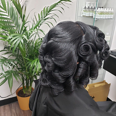 2ChairsNaturalHair - New York | Salons & Nails | Logo